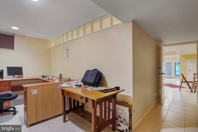 Building Photo - 5135 Summit Dr