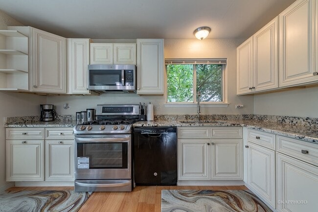 Building Photo - 2316 Periwinkle Ct