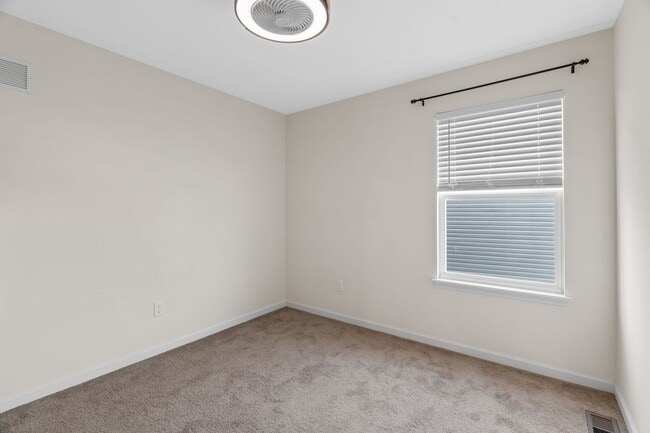 Building Photo - Charming 3-Bedroom Home
