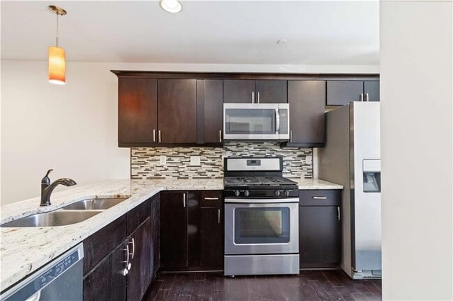 Building Photo - 1587 Springleaf Point SE