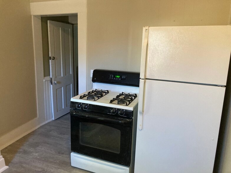 Kitchen - 331 14th Ave NE