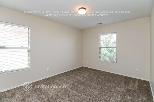 Building Photo - 7811 S 63rd Dr