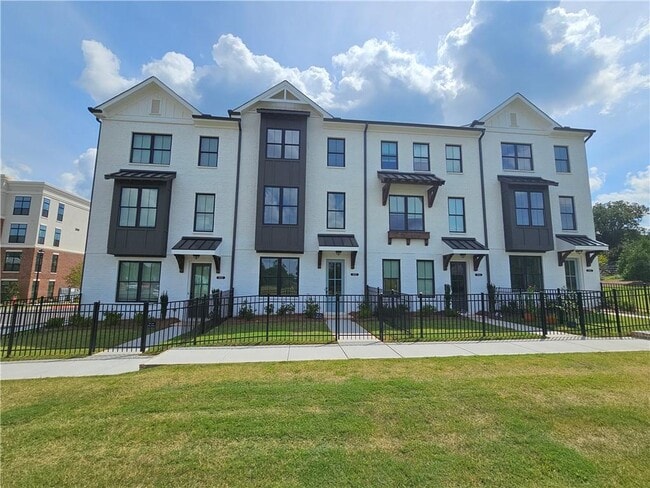Building Photo - 500 Healy Dr