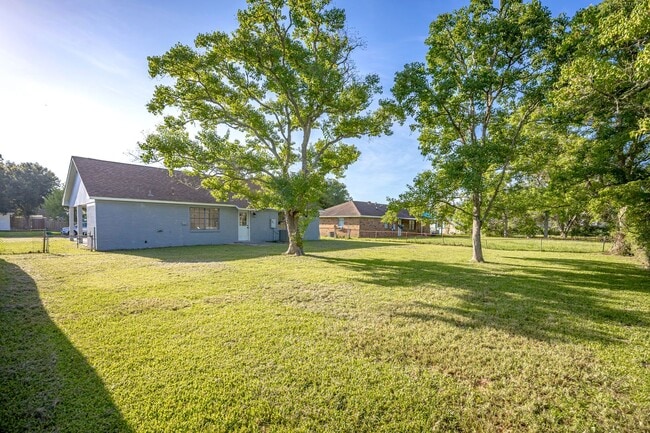Building Photo - Charming 3-Bed, 1-Bath Home - Fully Remodeled & Move-In Ready!