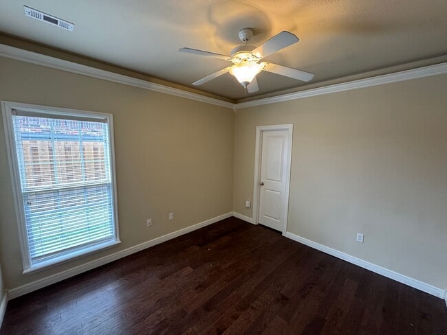 Building Photo - 407 Lyndal Ln