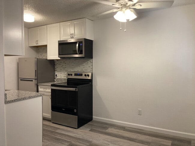 Primary Photo - Recently Renovated 1BR! Lovely Kitchen, Ba...