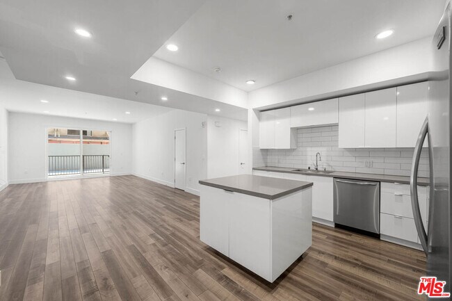 Building Photo - 1215 S Bedford St