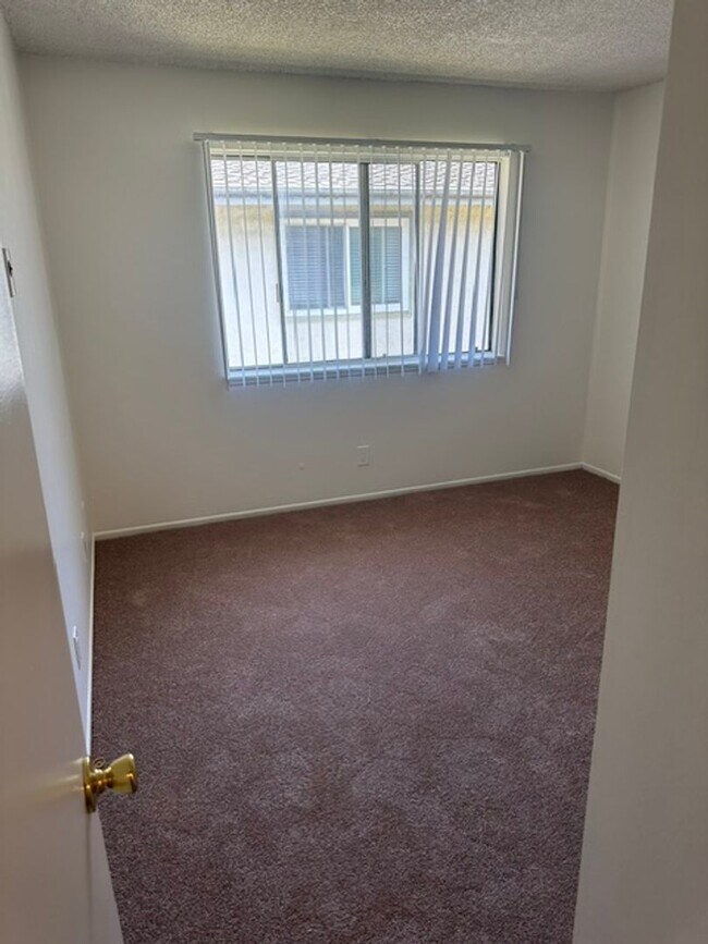 Building Photo - $300 MOVE-IN BONUS! 2 BEDROOM MARINA VILLAGE TOWNHOUSE IN PORT HUENEME