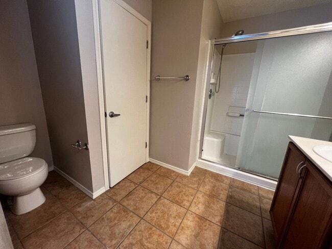 Building Photo - Beautiful 3 bedroom 2 bathroom home.