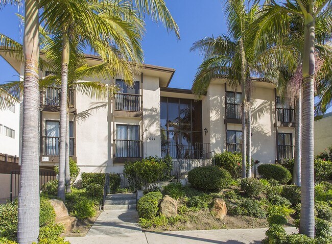 Primary Photo - *OPEN HOUSE: 8/2 12:30PM-2PM* 2bd/2ba In L...