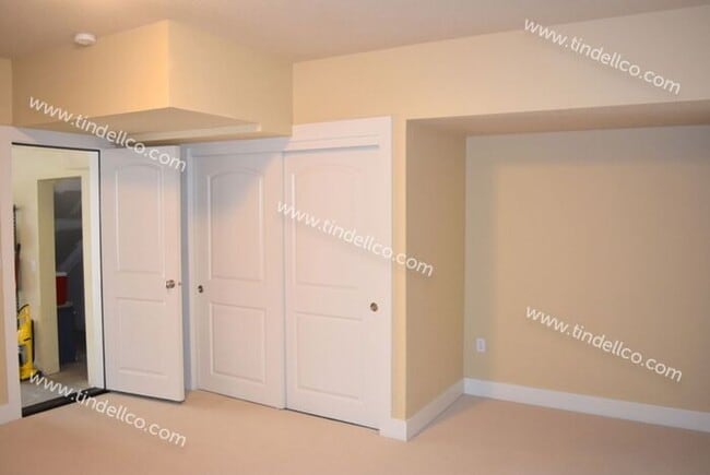 Building Photo - Beautiful and Spacious 3 Bedrooms, 2.5 Bathrooms in Raleigh Hills!