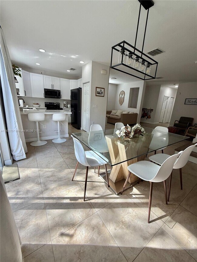 Building Photo - 1034 NE 208th St