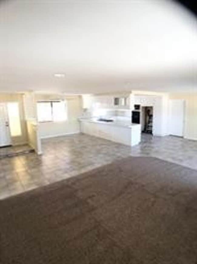 Building Photo - 21036 Pine Ridge Ave