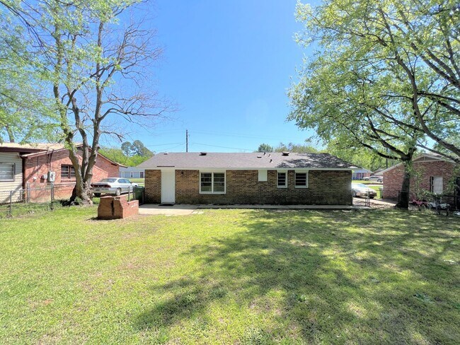 Building Photo - Adorable 3-bedroom!!