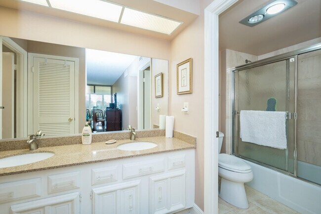 Building Photo - 5188 Woodland Lakes Dr