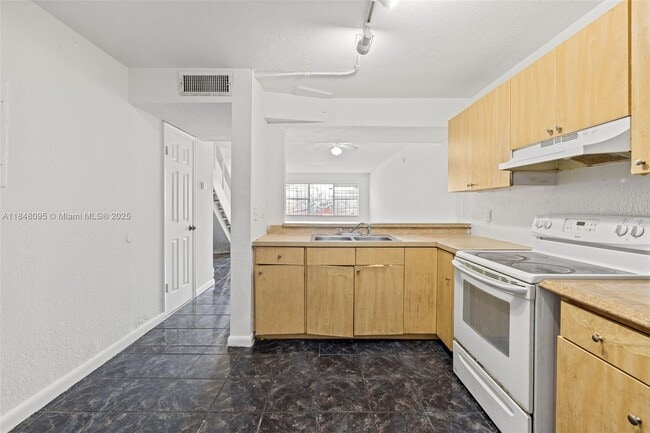 Building Photo - 4045 NW 19th St