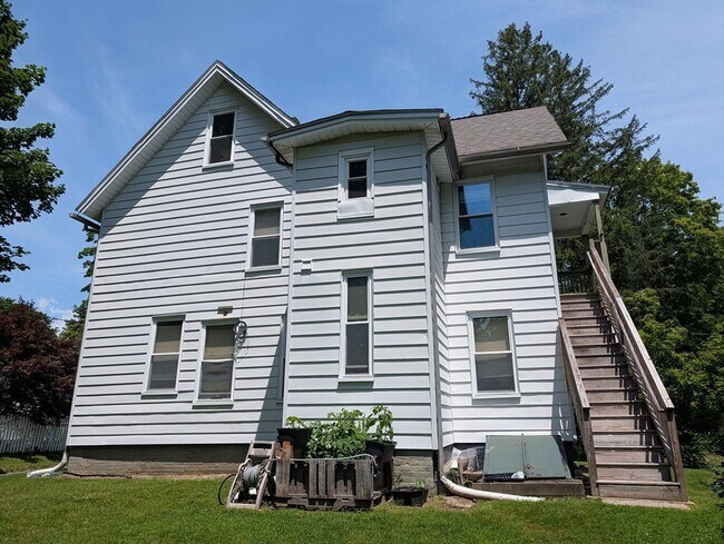 Building Photo - 28 Walnut St