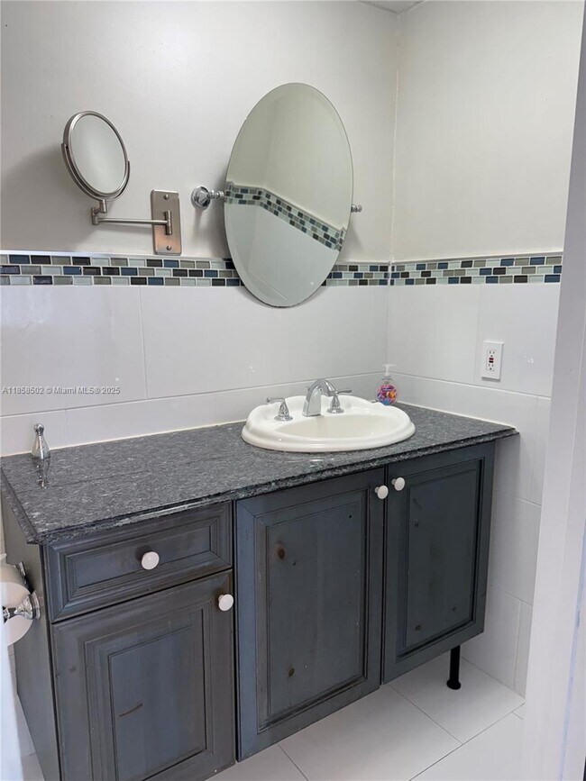 Building Photo - 1301 Grouper Dr