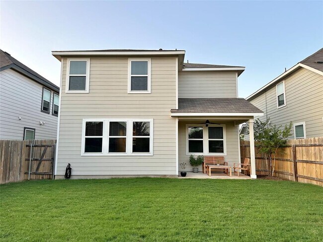 Building Photo - 12105 Cimaizon Dr