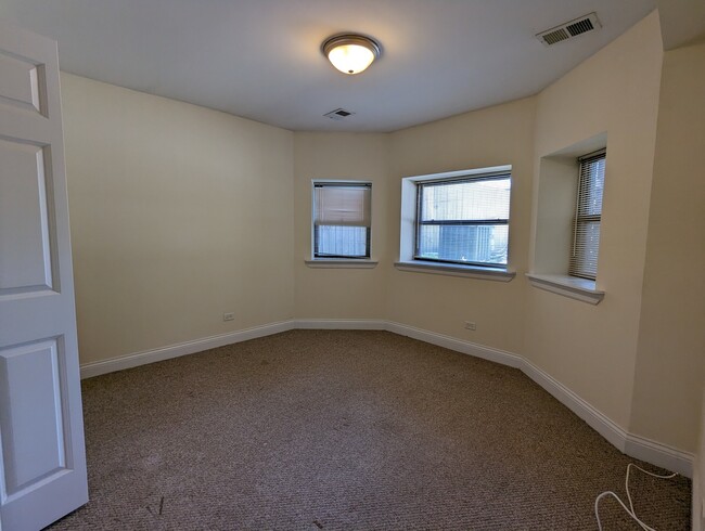 Building Photo - 2834 N Albany Ave