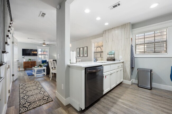 Building Photo - 17462 Front Beach Rd