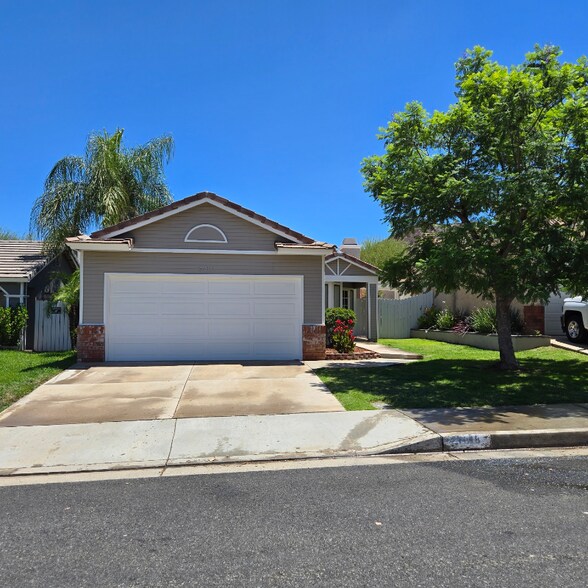 Primary Photo - 27818 Cactus Flower Dr