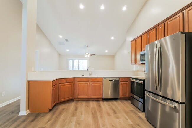 Building Photo - 2158 S Cranbrook Ave