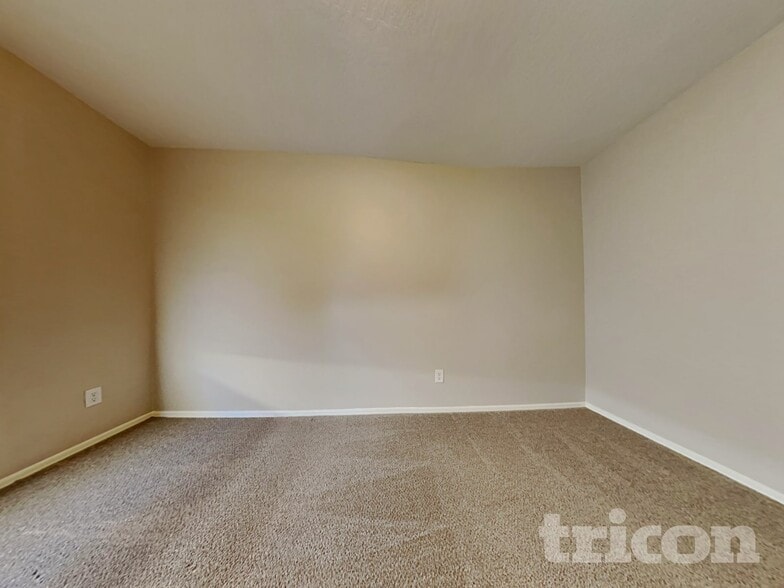Building Photo - 2651 S 89th Ave