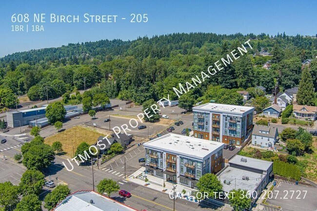 Building Photo - 608 NE Birch St