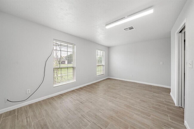 Building Photo - 12995 Clarewood Dr