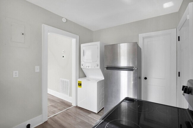 Building Photo - 216 Hawthrone