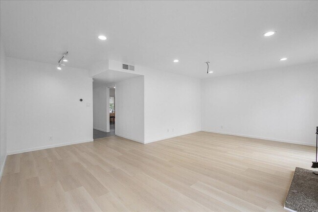 Building Photo - 1141 Verdemar Dr