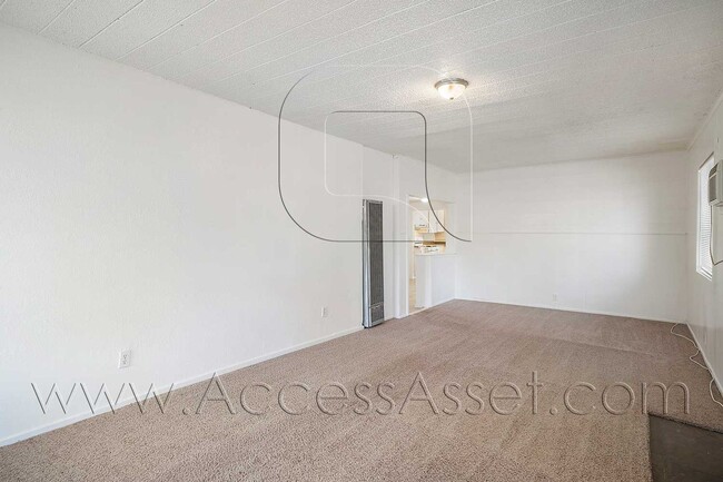 Building Photo - Charming Home in Historic Downtown Lake Elsinore!