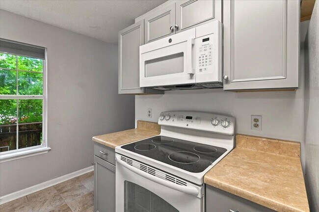 Building Photo - 3001 Oak Park Ct