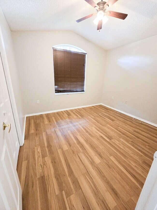 Building Photo - "Charming 3-Bedroom Home with 2 Full Baths in Lakeland – Spacious 1514 Sq Ft Haven!"