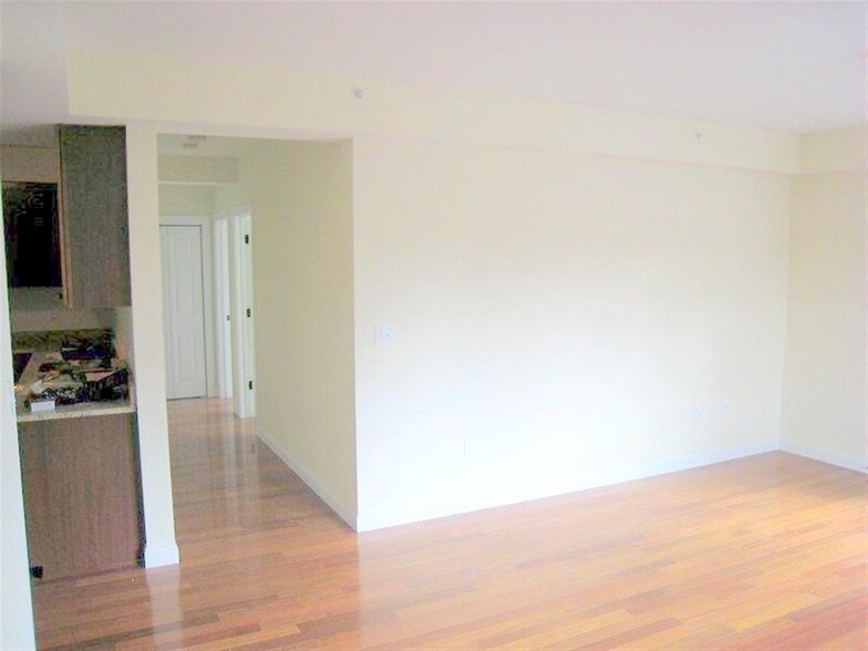 Building Photo - 43 Pitman St