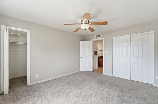 Building Photo - Prime Scottsdale Living | 2 Master Suites + Private Patio Retreat