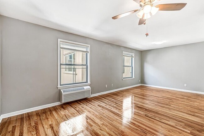 Building Photo - 416 68th St