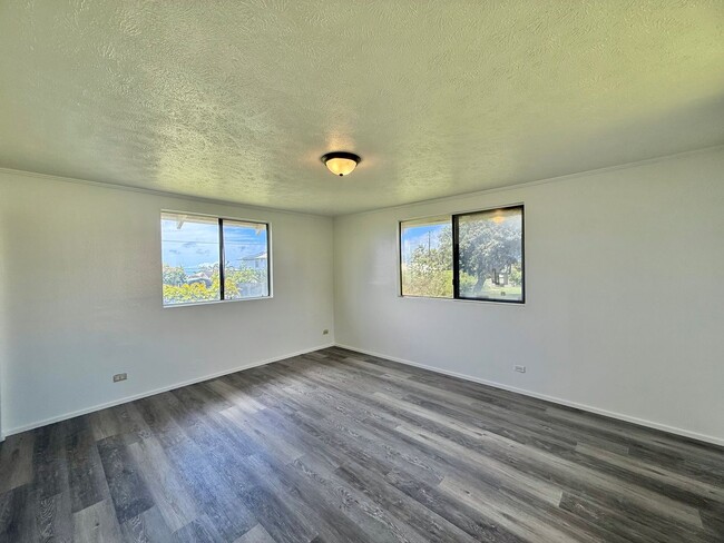 Building Photo - 34 Paina St