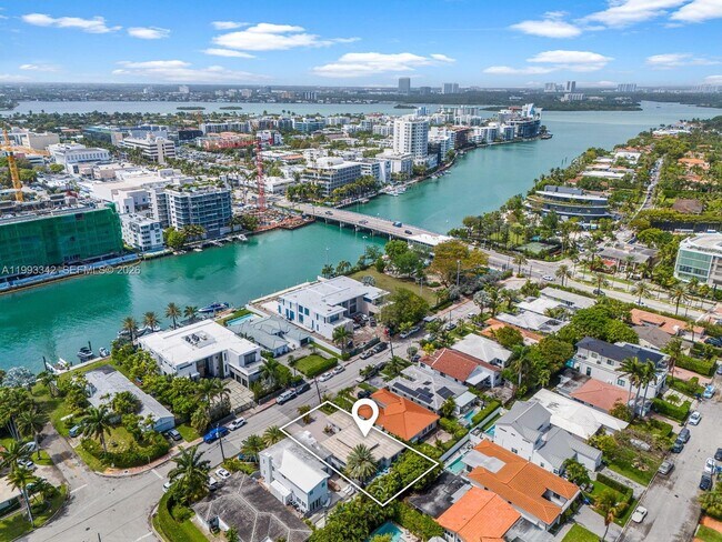 Building Photo - 9517 Bay Dr