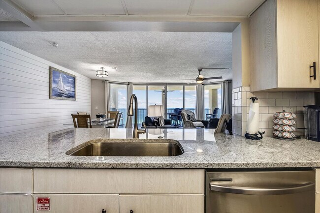 Building Photo - 10515 Front Beach Rd