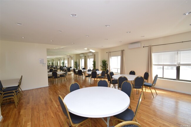 Building Photo - 25-40-40 Shore Blvd