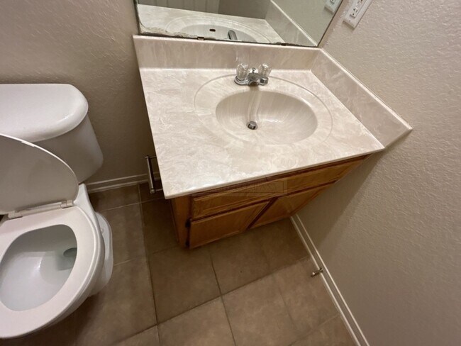 Building Photo - 1405 Cinch