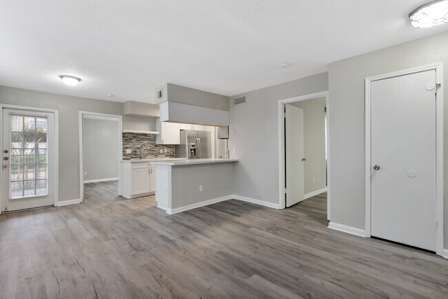Building Photo - 2750 Holly Hall St