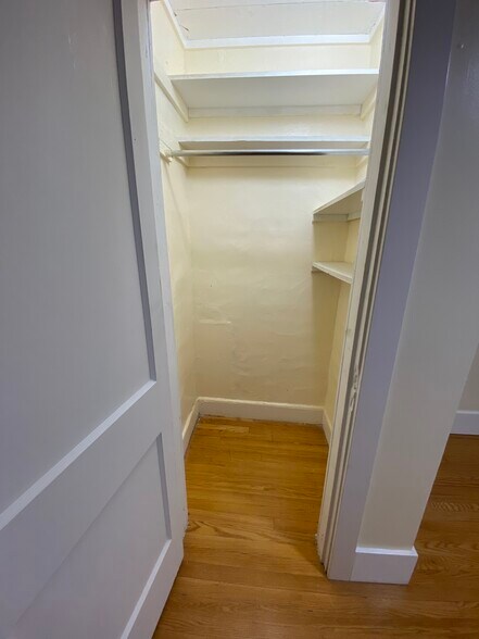 Building Photo - 99 Lyons St