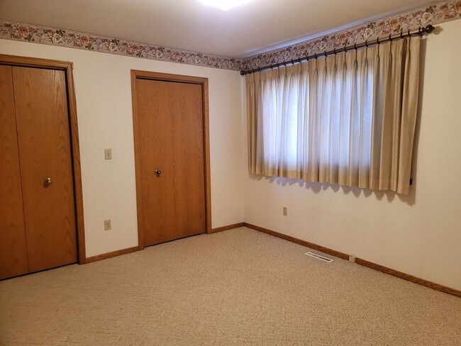 Building Photo - 1831 Rapids St