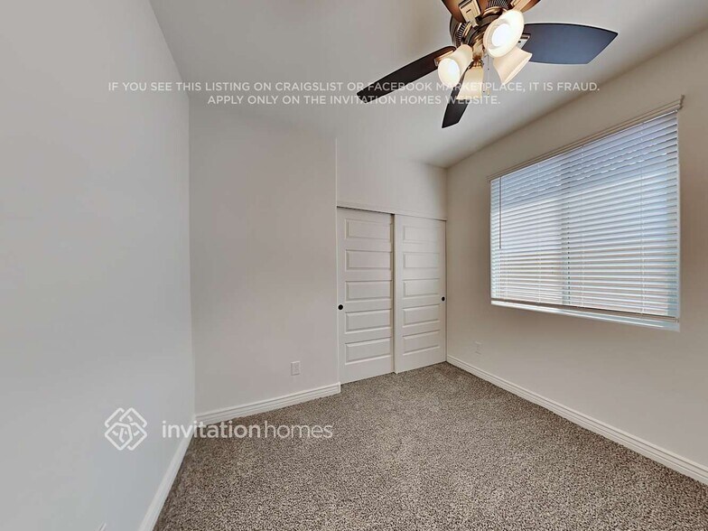 Building Photo - 14427 W El Cortez Pl