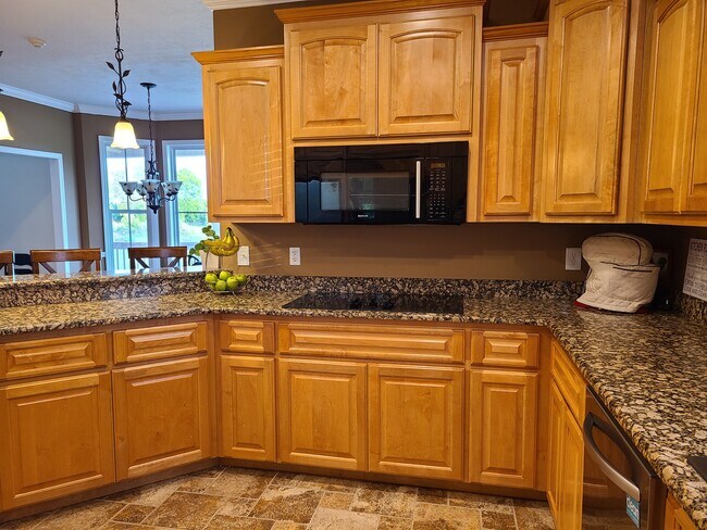 Building Photo - 195 Tennis Ranch Rd