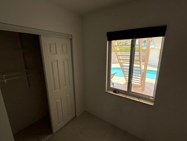 Building Photo - 5814 SE Orange Blossom Trail