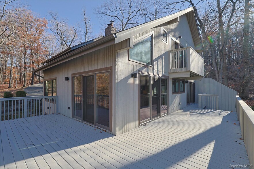 Building Photo - 300 Clausland Mountain Rd